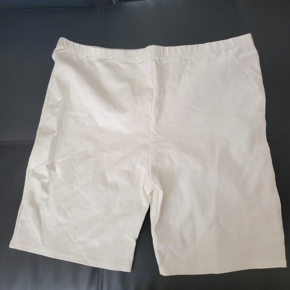 Fashion Nova Woman short